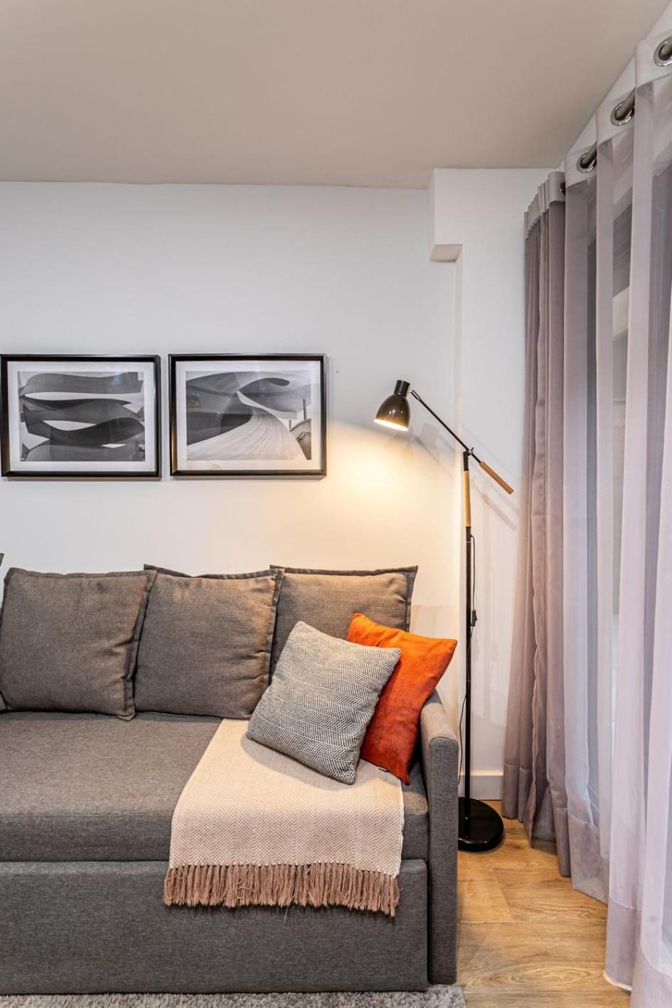 Apartment Qto&sala Com Varanda A 170m Da | Fa 49/101 Rio de Janeiro