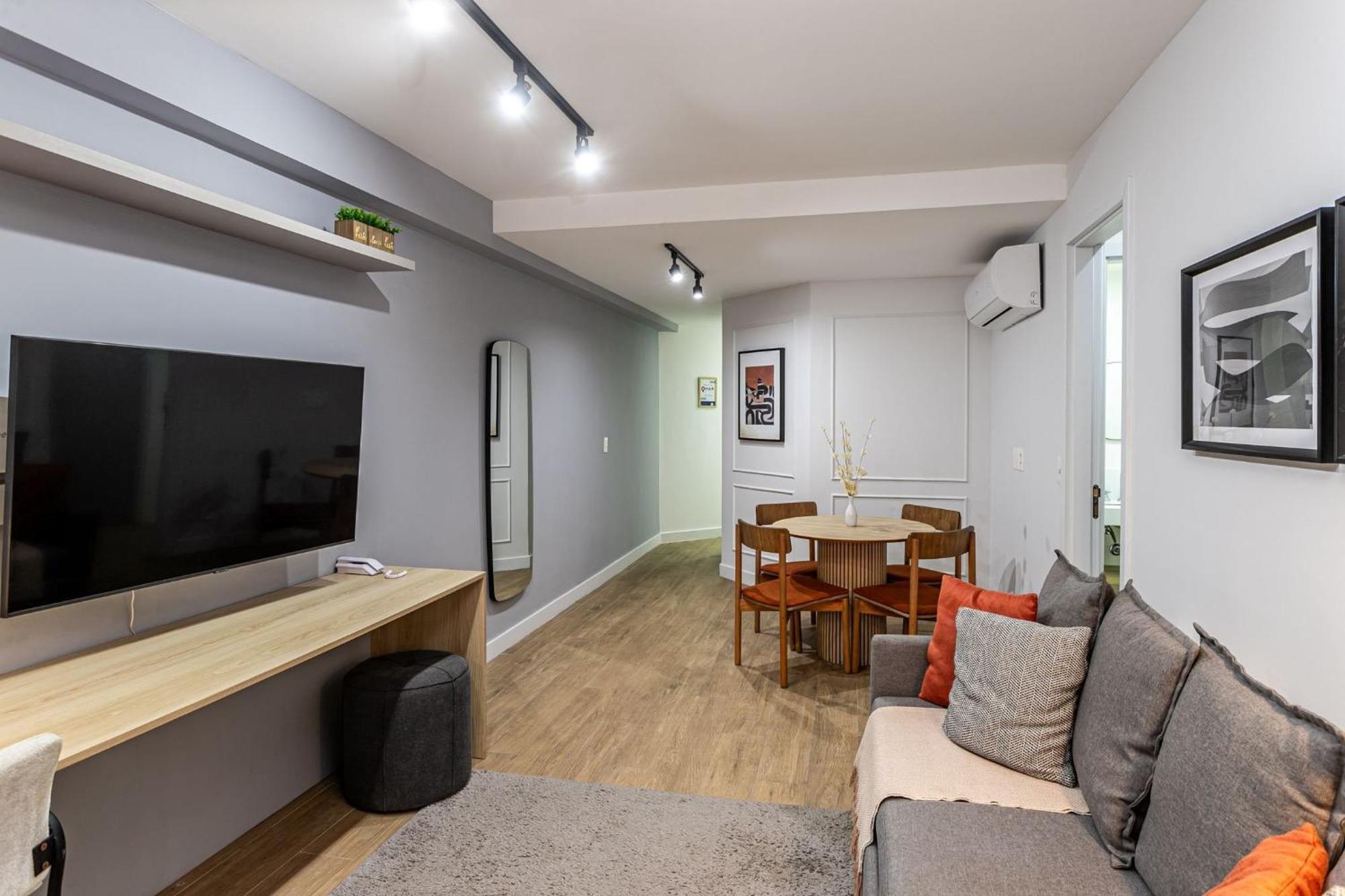 Qto&sala Com Varanda A 170m Da | Fa 49/101 Apartment